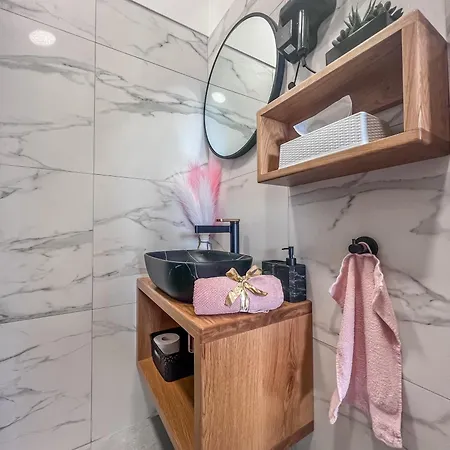 Sova Or Deluxe 33 Apartment