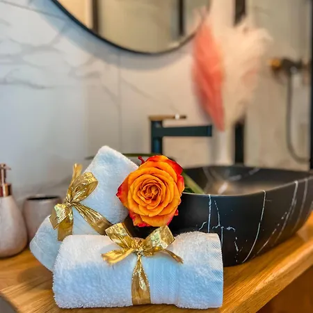 Aura Luxury